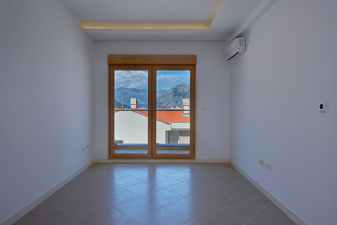 Zu verkaufende Wohnungen in einem Komplex in Kotor mit Blick auf die Bucht